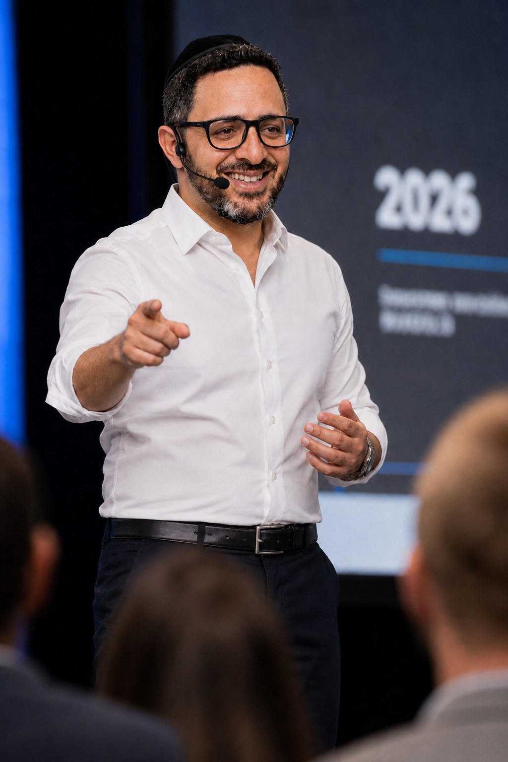 Simón Chocron on stage delivering a keynote